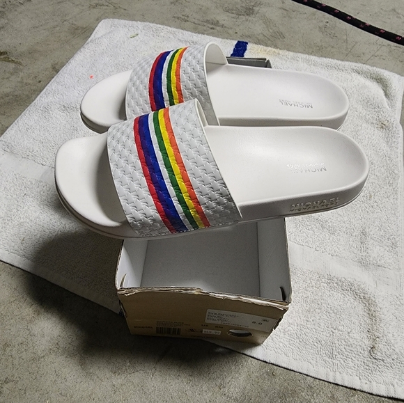 MICHAEL Michael Kors Women's White Gilmore Slides Pool Shoes slippers sandals - Picture 3 of 6